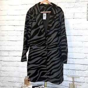 NWT Torrid Black and Gray Zebra Print Coat 4X Sz 26W